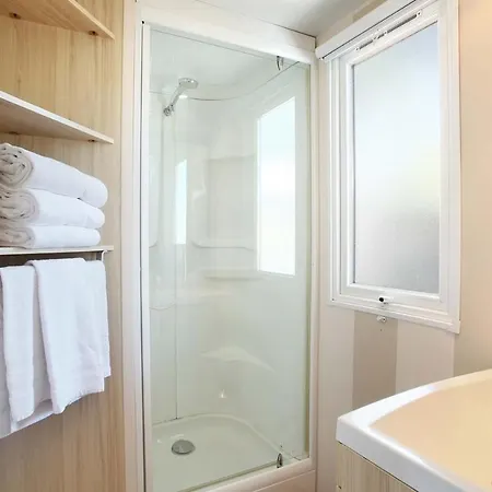 Mobil 6 A 8 Personnes Camping Vagues Oceanes L'elysee キャンプ場 *