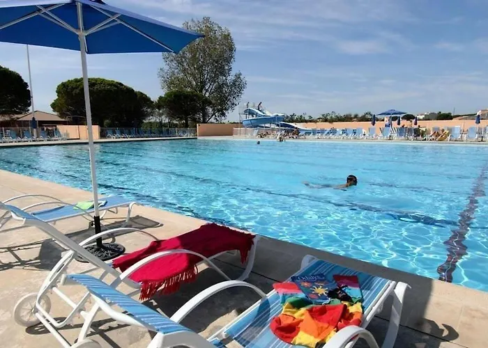 Mobil 6 à 8 Personnes Camping Plein Air Odalys L'elysée Camping *